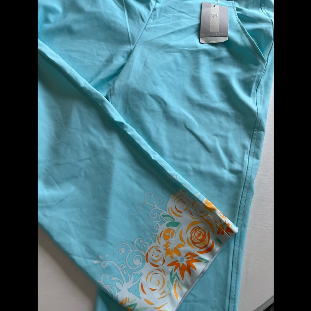 New Nike golf Dri fit golf capris women’s med 10